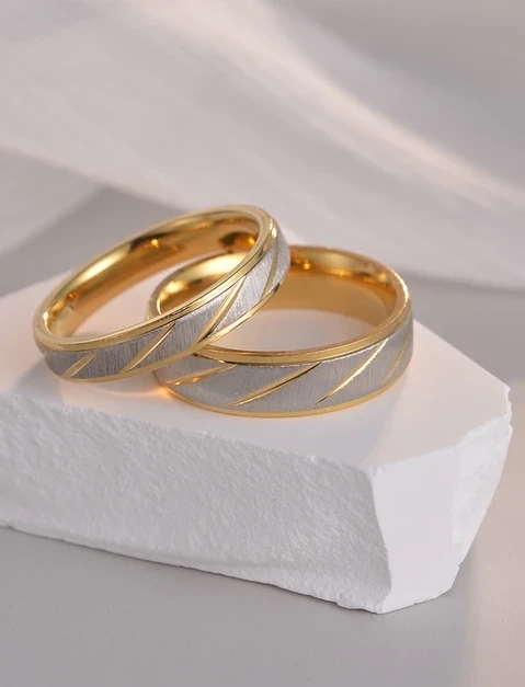 Preciosa Alianza grabar bañado en oro 