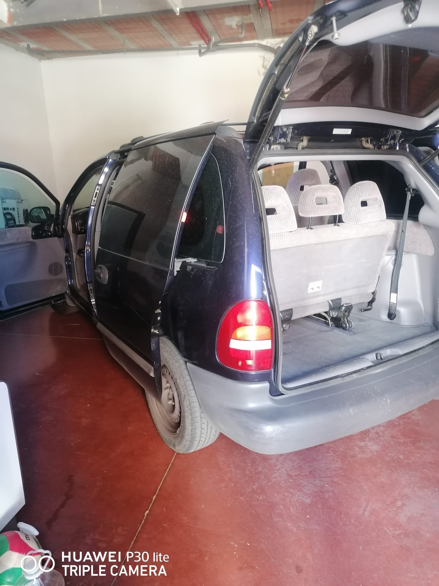Foto 2 de Se vende Chrysler Voyager SE 2.5 TD 5 Puertas