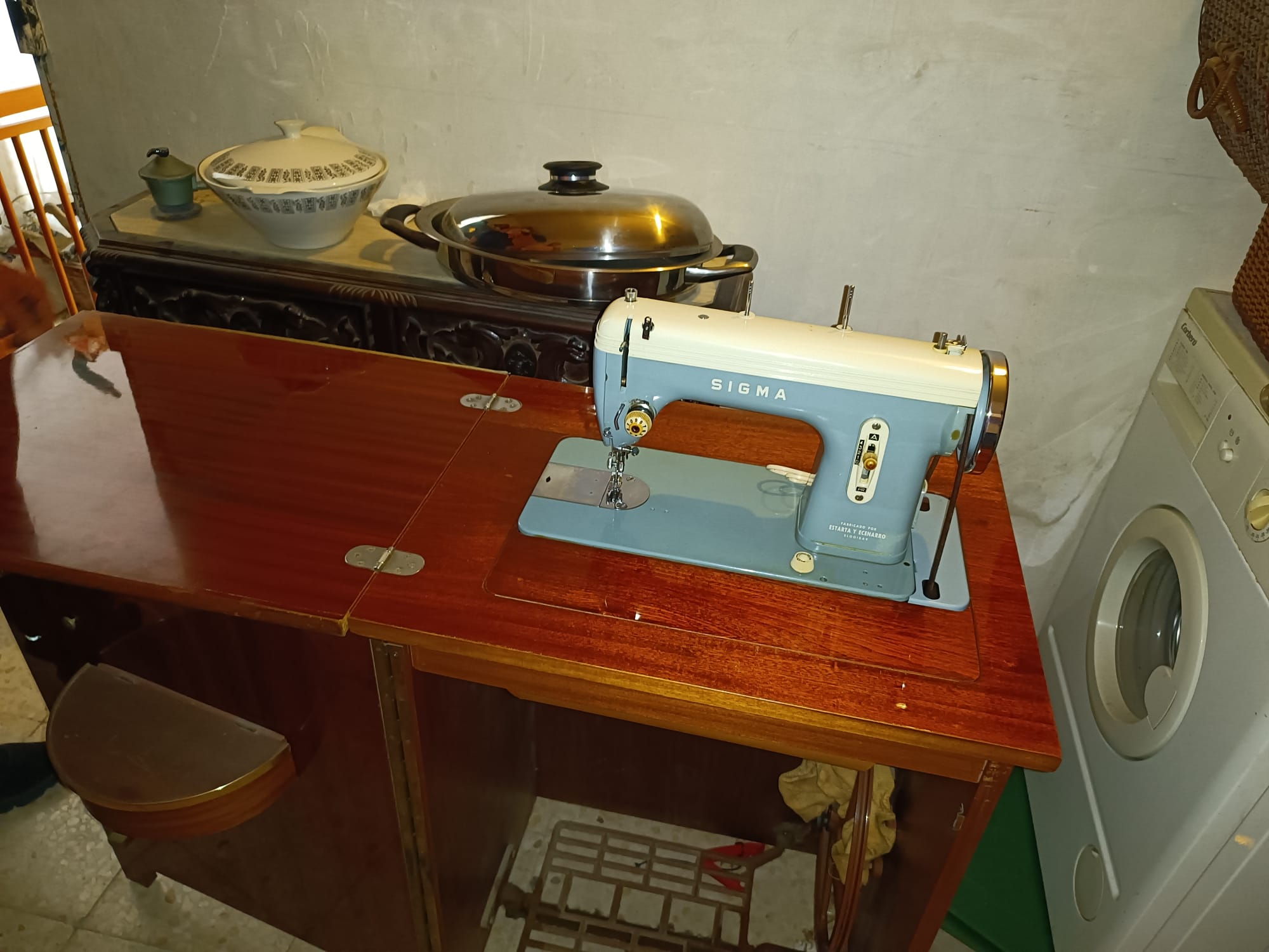 Maquina de coser antigua 