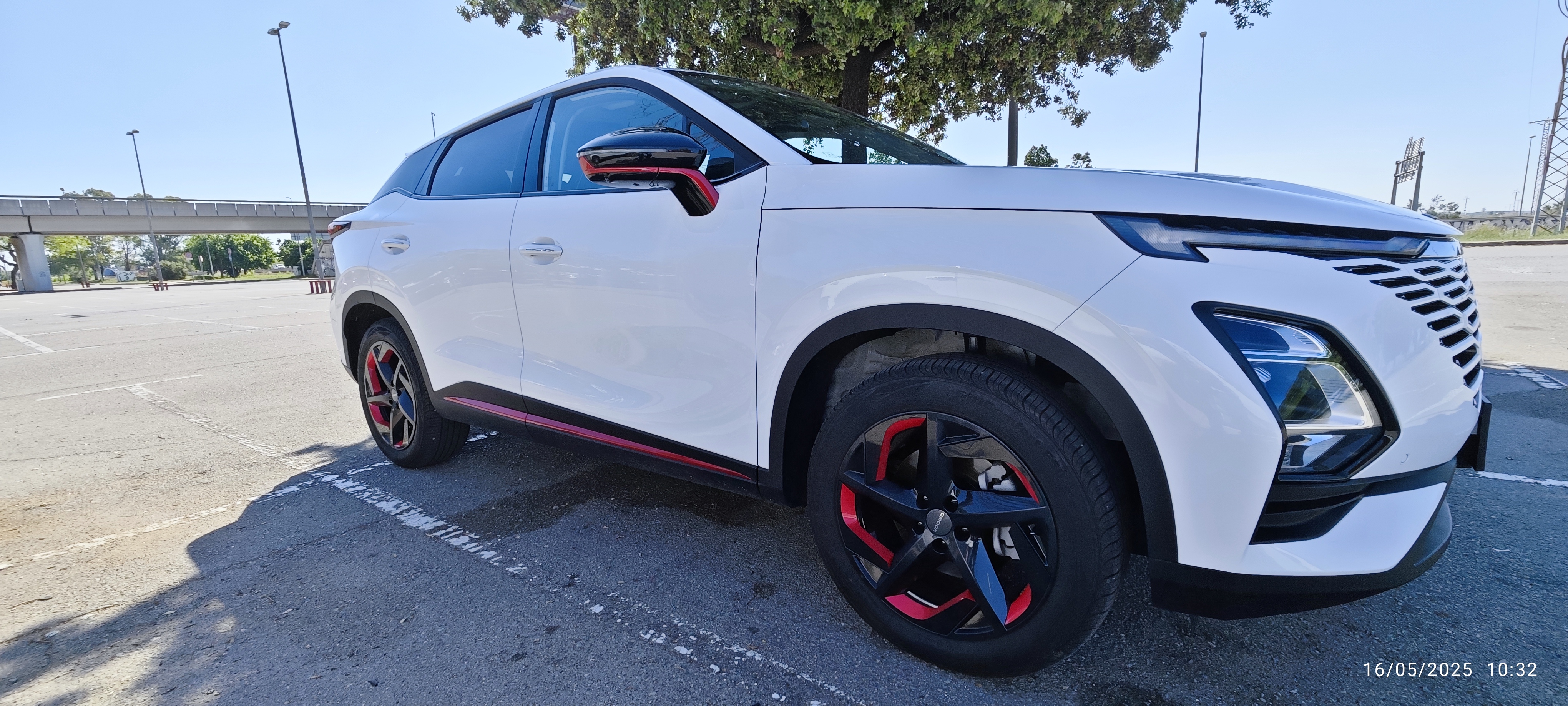 Foto 4 de Vendo Omoda  de 185 CV Premiun con 9.000 km de Junio 2024