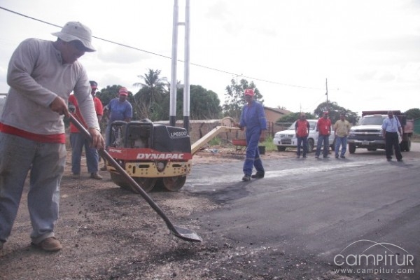 Obras de mejora del asfaltado en las calles de Alanís 