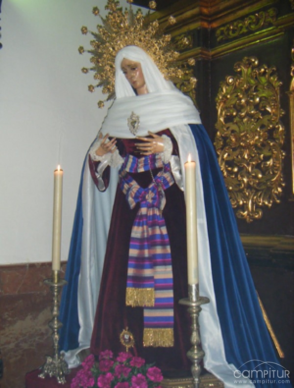 Roban la cruz de oro de la Virgen de la Amargura de Constantina 