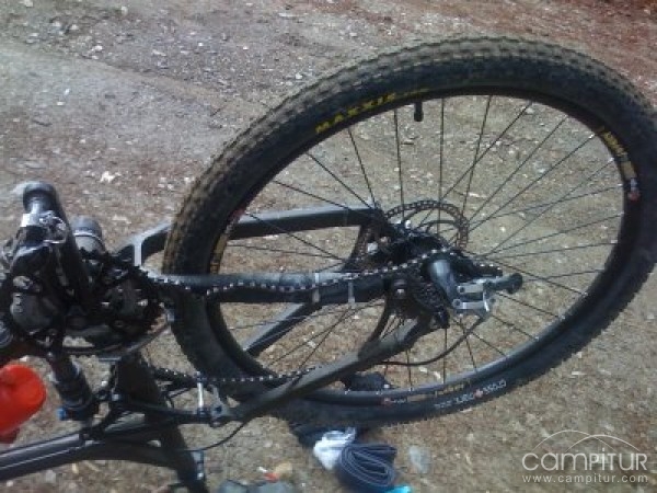 Herido grave un ciclista tras caerse en una calle de Azuaga 