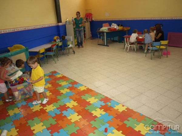 Se requiere cubrir dos puestos de trabajo para la Guardería Municipal de Constantina 