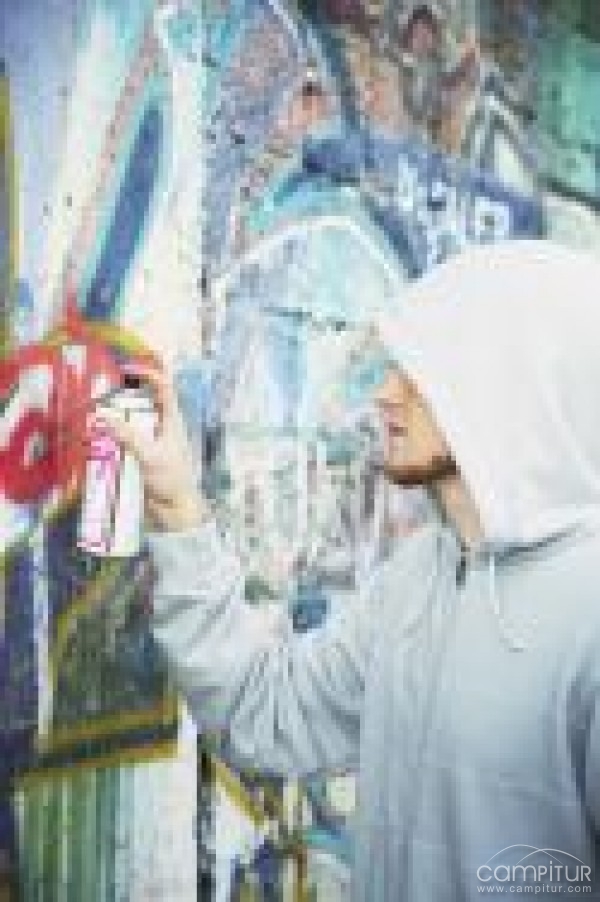 Dos jóvenes detenidos en Llerena por hacer grafitis