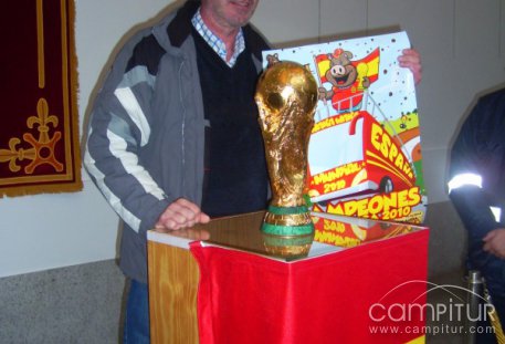 La copa del Mundial de Sudáfrica en Llerena 