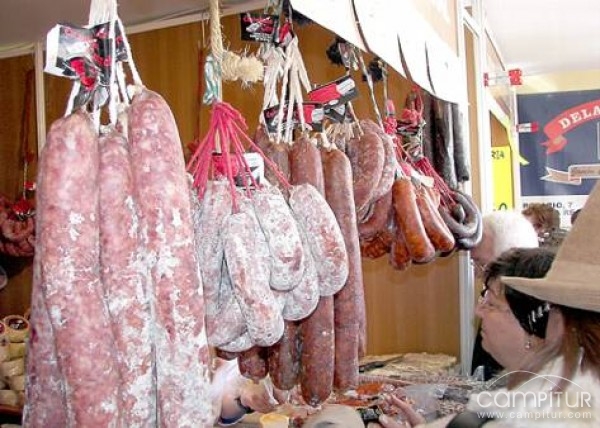 La XV Feria de Productos Típicos recibe un  gran número de visitantes 