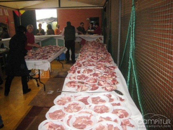 Durante el 2º día de la Matanza Tradicional de Peraleda se llegaron a repartir unos 1.500 platos 