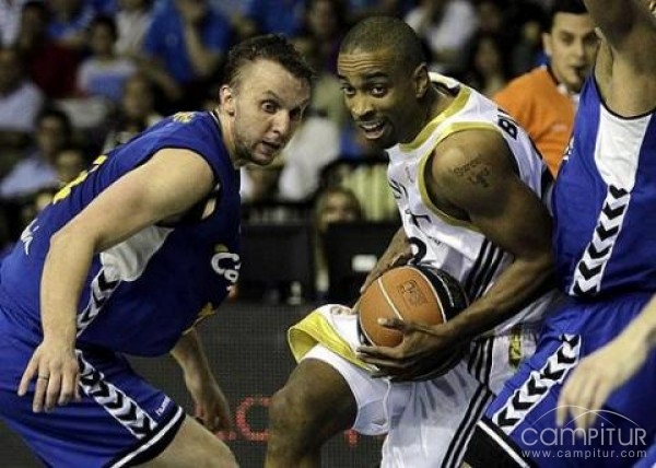 El Ayuntamiento de Alanís lleva a sus vecinos al baloncesto 