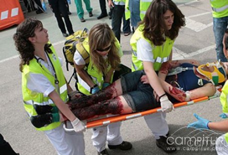 Simulacro de accidente llevado a cabo por los alumnos del ciclo de emergencias 