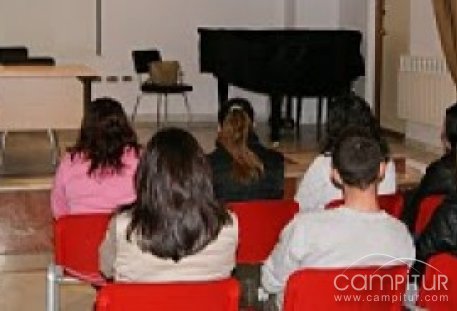 Cazalla pone en marcha un Taller de Peluquería 