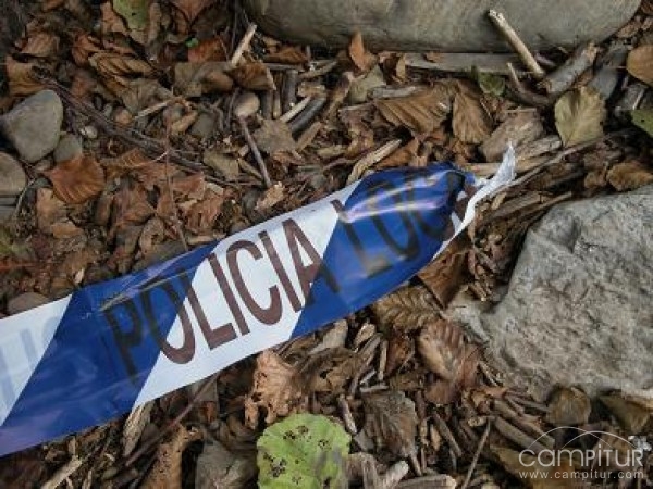 Encuentran el cuerpo de una mujer sin vida en el patio de su vivienda 