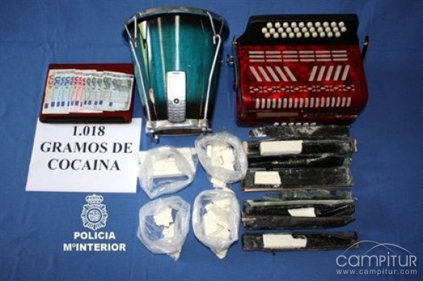 Detenido un vecino de Granja de Torrehermosa con cocaína oculta en un acordeón 