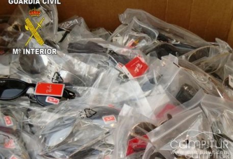 Sorprendido un joven cuando vendía material falsificado en Fuente del Arco 