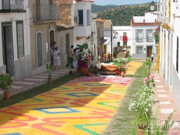 Villaharta se engalana para celebrar el Corpus Christi 