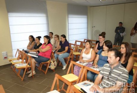 Inaugurado un Curso de Formación Sociosanitaria para Personas Dependientes en Instituciones en Constantina 