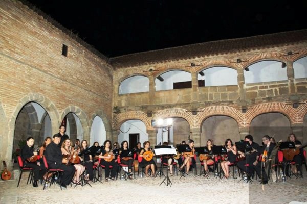 La Orquesta de Pulso y Púa de Azuaga conquista Belalcázar