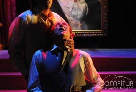 “El retrato de Dorian Gray” llega a Llerena de la mano de Teatro de Papel 