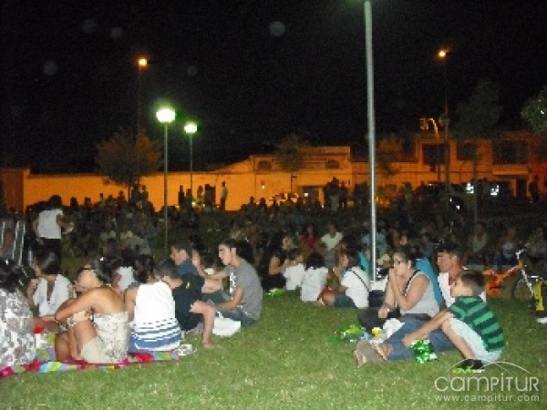 Gran participación en la actividad “Noche de luna y cine” 