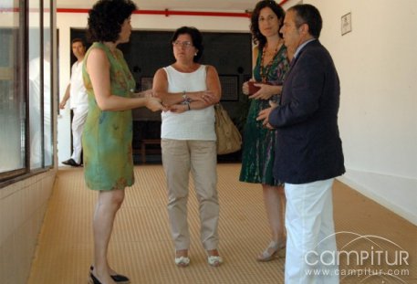 Representantes de la Diputación de Córdoba visitan el Centro de Minusválidos Psíquicos Profundos
