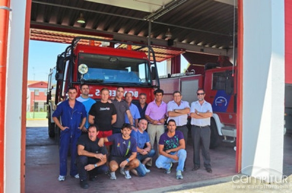 El responsable del CPEI conoce las instalaciones y plantillas de los parques de bomberos de Azuaga y Llerena 