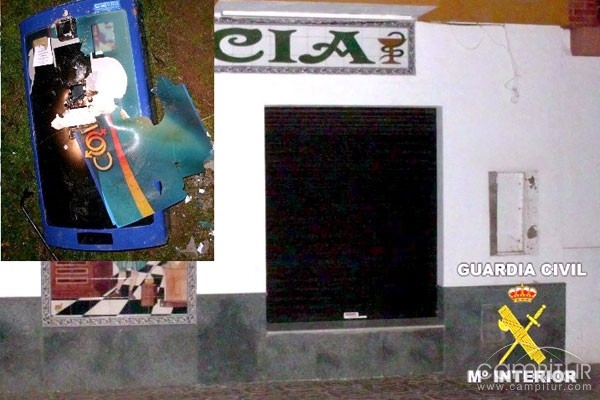 Cinco detenidos por robar una máquina expendedora en Llerena 