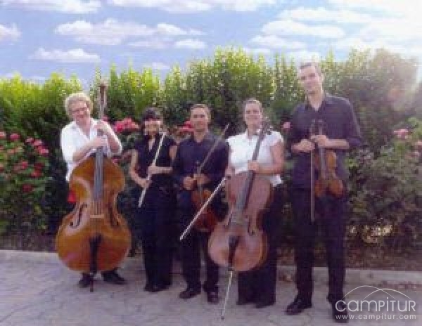 Concierto Didáctico a cargo de “Camerata 21”.