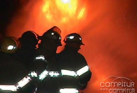 Un incendio en una casa de Azuaga deja dos heridos, uno de ellos en estado muy grave 