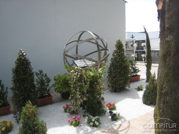 Inaugurado en Peraleda del Zaucejo el “Monumento a los peraledenses fallecidos en el mundo” 