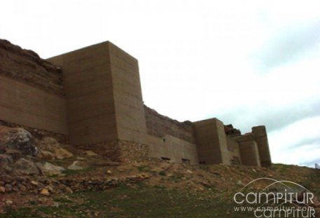 La alcazaba de Reina y la ciudad romana de Regina comienzan a ser restauradas 