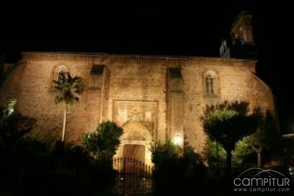 Nueva iluminación de la Iglesia de Santiago.