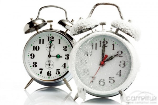 Los relojes recuperan el horario de invierno este domingo