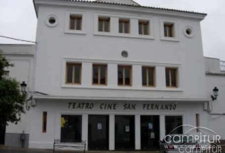 El Teatro Cine San Fernando de Berlanga acoge la representación de la obra Vecinos 