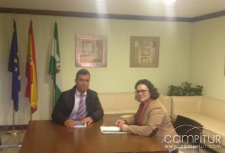 Reunión del alcalde de Alanís con la delegada provincial de Salud y Bienestar