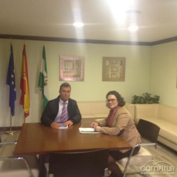 Reunión del alcalde de Alanís con la delegada provincial de Salud y Bienestar