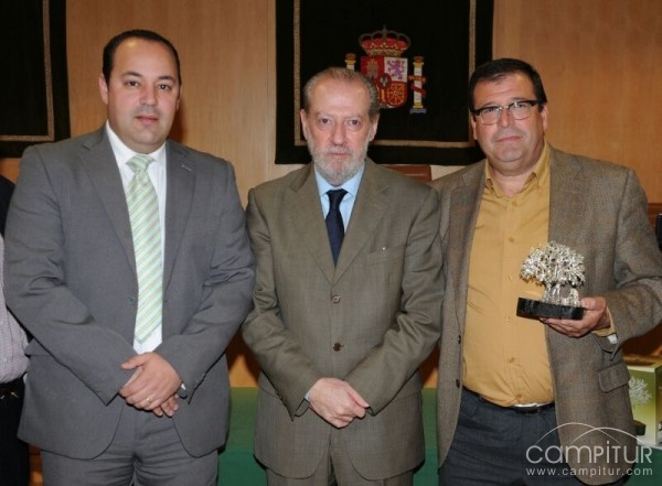 La cooperativa San Sebastián de Guadalcanal recibe el premio al mejor aceite de la provincia