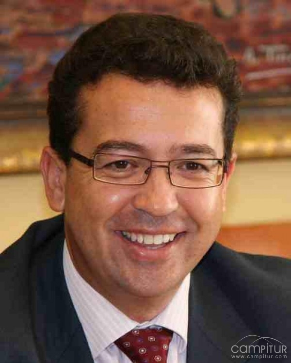 El presidente del Parlamento de Extremadura, Fernando Manzano, visitó Azuaga