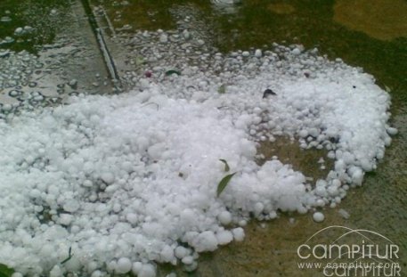 Una tormenta de granizos causa daños en Fuente Obejuna 