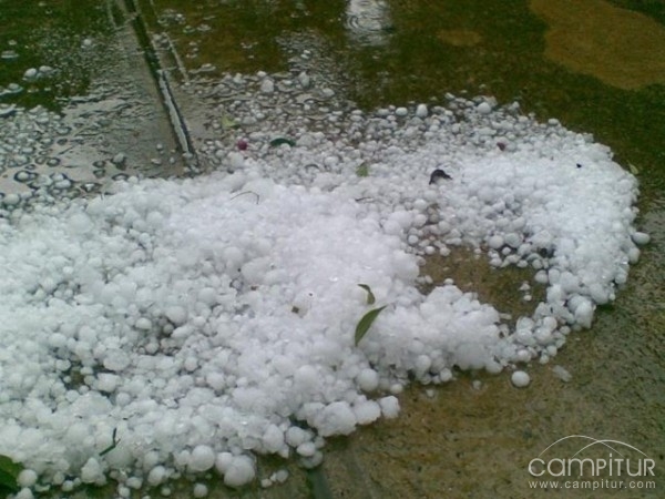 Una tormenta de granizos causa daños en Fuente Obejuna 