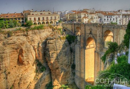Vecinos de Granja de Torrehermosa visitan Ronda 