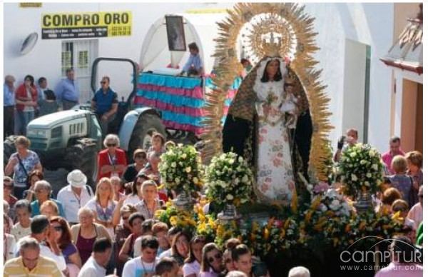 La Virgen del Robledo de Constantina regresa a su Ermita 