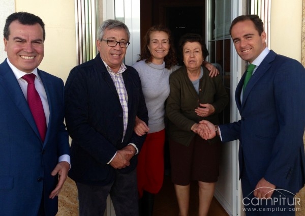 Representante del Gobierno de Extremadura visita Peraleda del Zaucejo 