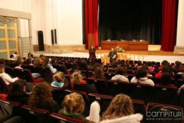 Exposición XXV Aniversario del Estatuto de Autonomía y de la  Asamblea de Extremadura en Llerena