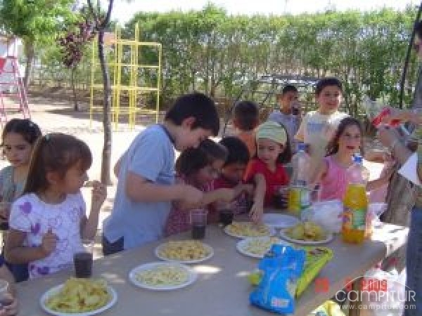 Los alumnos de Peraleda se despiden con una fiesta de las extraescolares 