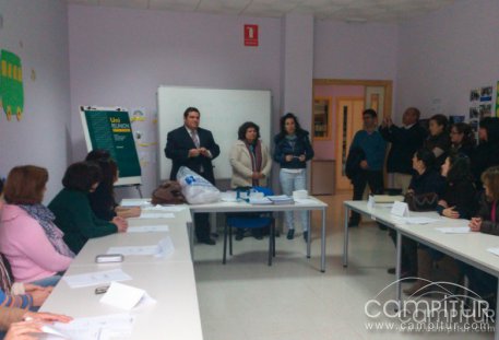 La Diputación de Badajoz entrega los diplomas a los alumnos de un curso del Proyecto Proeisol en Usagre 