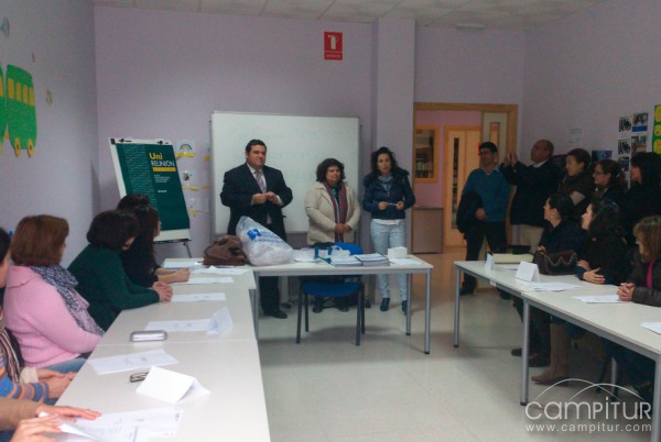 La Diputación de Badajoz entrega los diplomas a los alumnos de un curso del Proyecto Proeisol en Usagre 