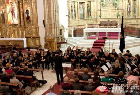 La Orquesta de Pulso y Púa de Azuaga en “La Noche de los Muesos”