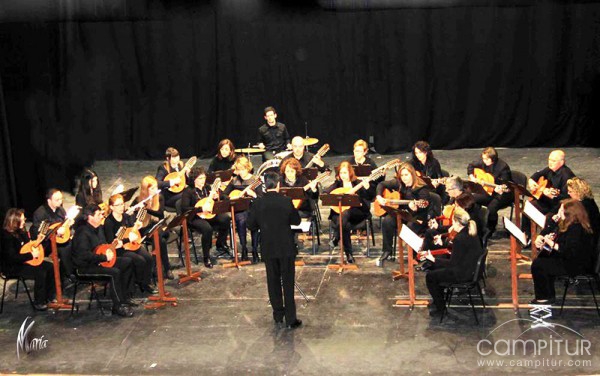 La Orquesta de Pulso y Púa de Azuaga cuelga el cartel de “aforo completo” 