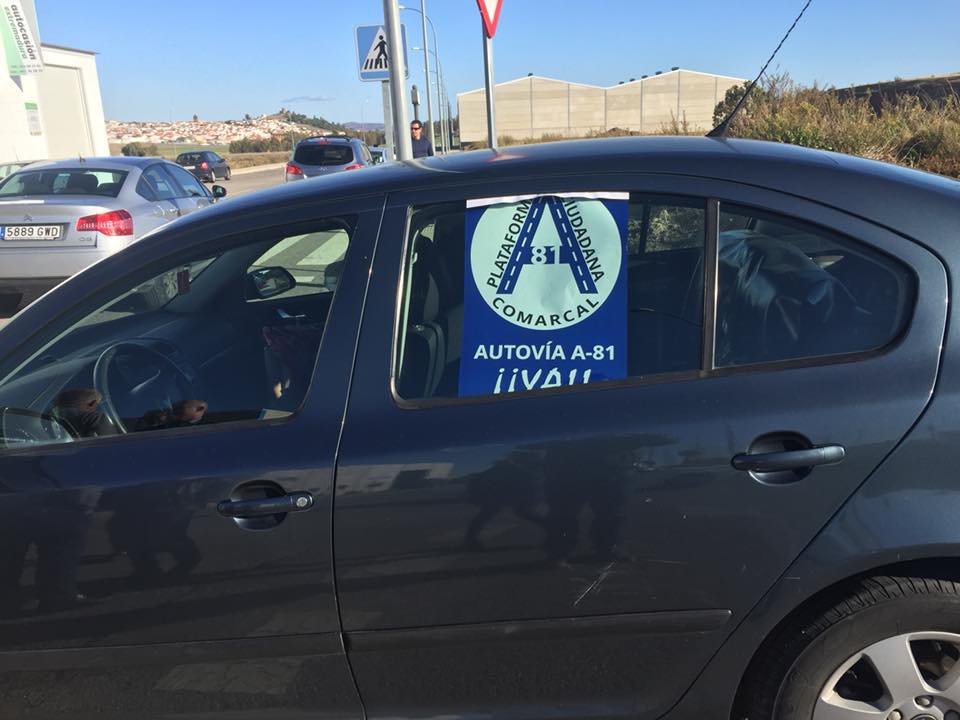 Cerca de 5 decenas de vehículos participaron en la Caravana Lenta  