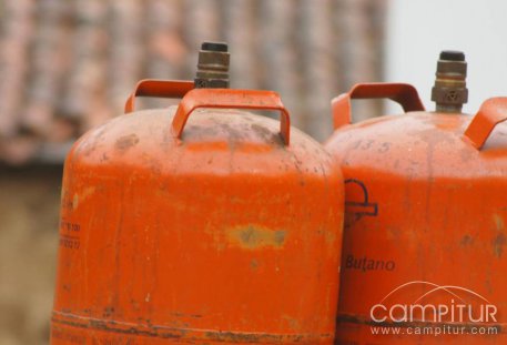 Robos de bombonas de butano cargadas en Ahillones 